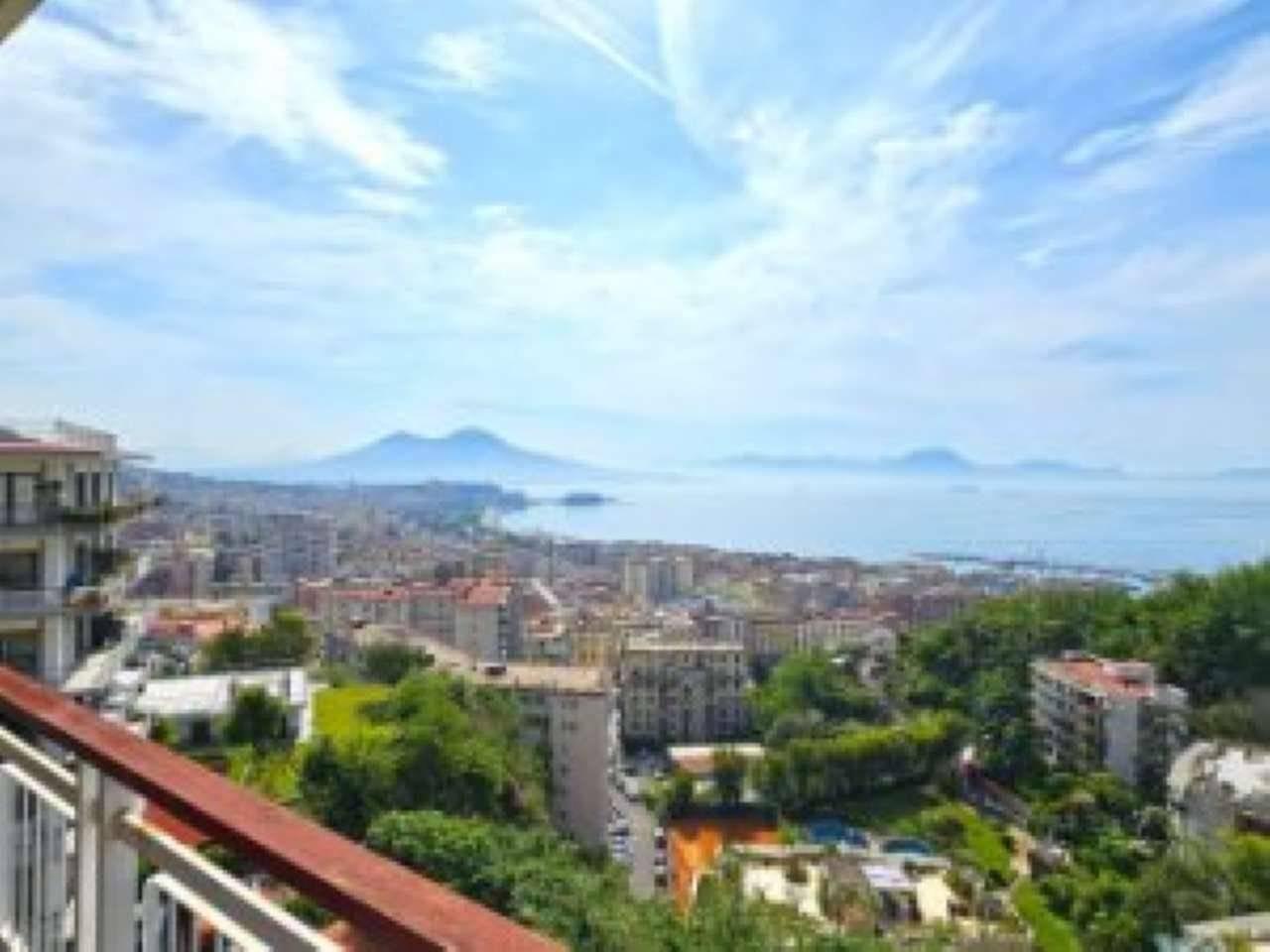 appartamento in vendita a Napoli in zona Chiaia