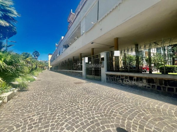 appartamento in vendita a Napoli in zona Fuorigrotta