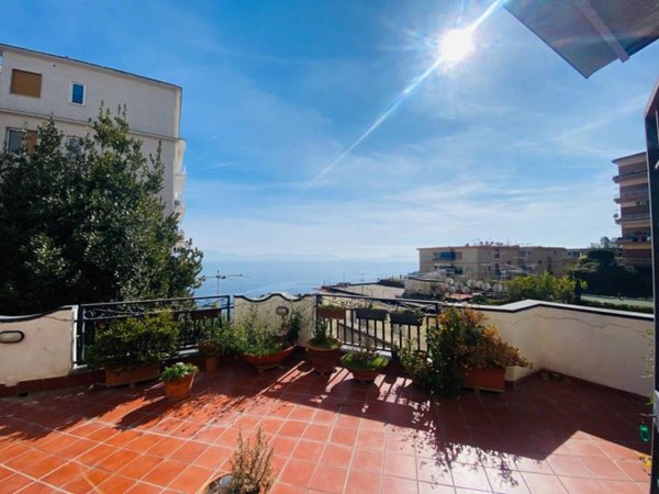 appartamento in vendita a Napoli in zona Posillipo