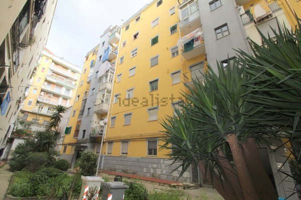 appartamento in vendita a Napoli in zona San Carlo all'Arena