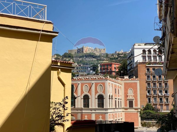 appartamento in vendita a Napoli in zona Chiaia