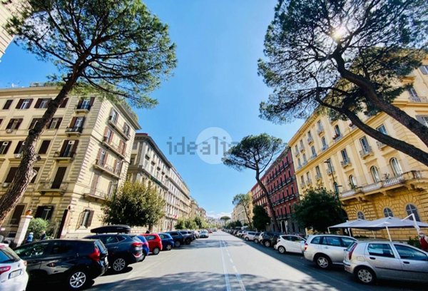 appartamento in vendita a Napoli in zona Chiaia