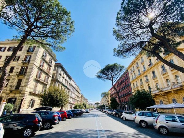 appartamento in vendita a Napoli in zona Chiaia