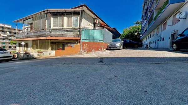 appartamento in vendita a Napoli in zona Fuorigrotta