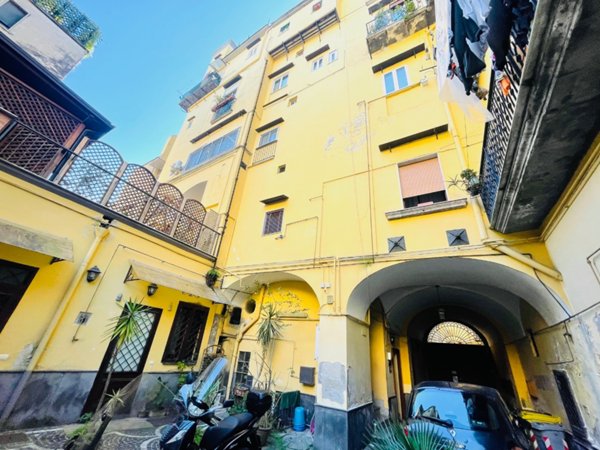 appartamento in vendita a Napoli in zona Stella