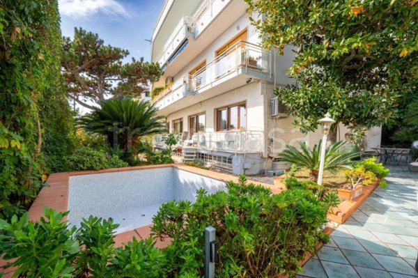 appartamento in vendita a Napoli in zona Posillipo