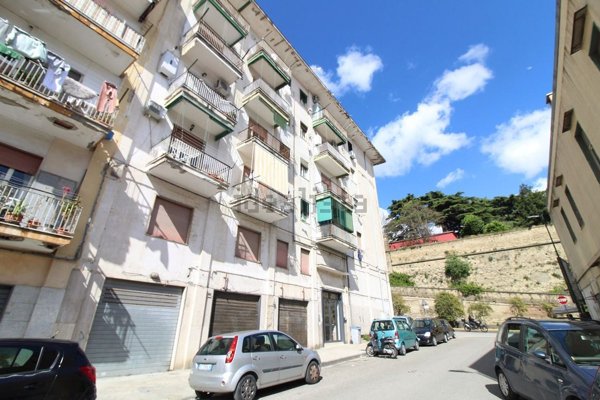 appartamento in vendita a Napoli in zona San Carlo all'Arena