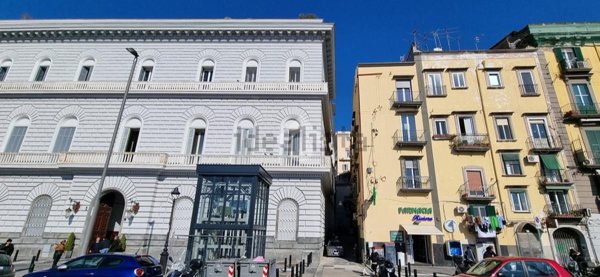 appartamento in vendita a Napoli in zona Chiaia