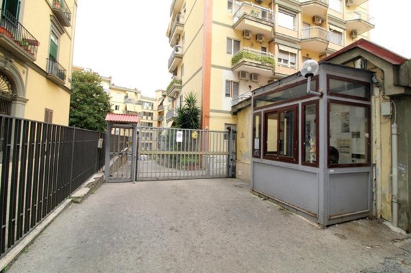 appartamento in vendita a Napoli in zona San Carlo all'Arena