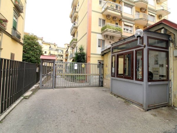 appartamento in vendita a Napoli in zona San Carlo all'Arena