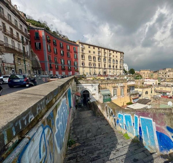 appartamento in vendita a Napoli in zona Stella