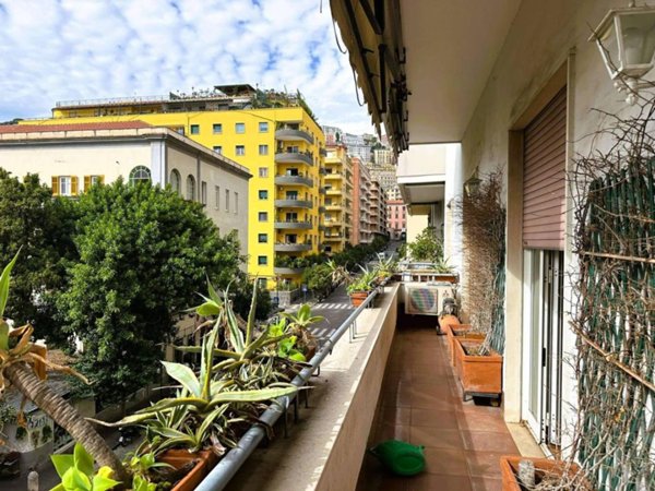 appartamento in vendita a Napoli in zona Chiaia