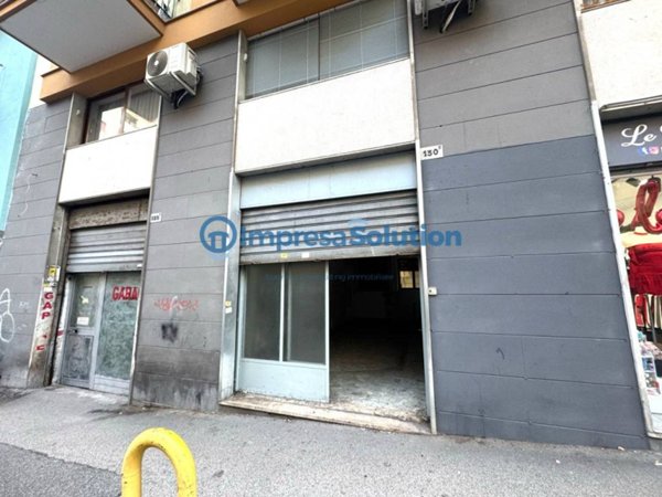 negozio in vendita a Napoli in zona Vomero