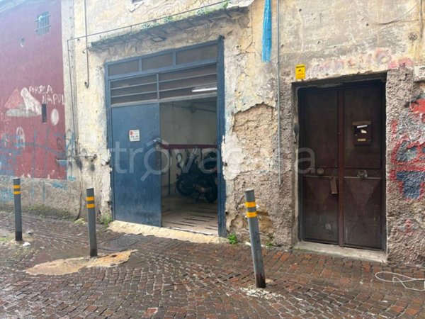 locale commerciale in vendita a Napoli