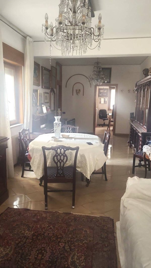 appartamento in vendita a Napoli in zona Chiaia