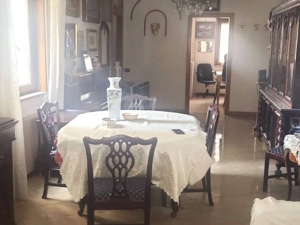 appartamento in vendita a Napoli in zona Chiaia