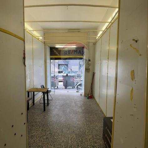 negozio in vendita a Napoli in zona Vicaria