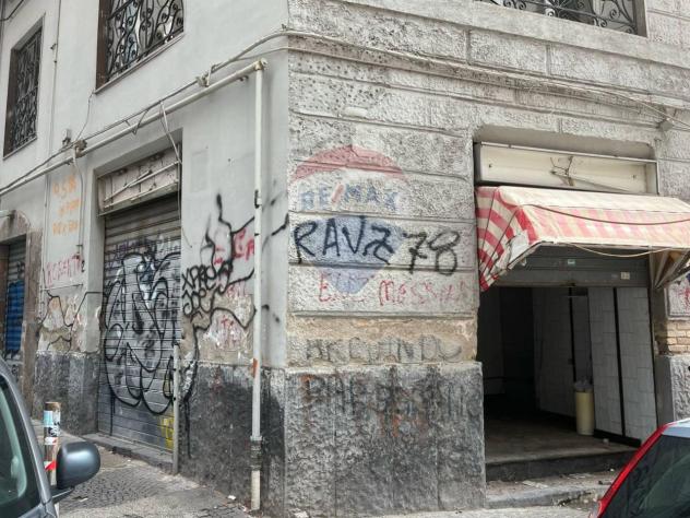 negozio in vendita a Napoli in zona Vicaria