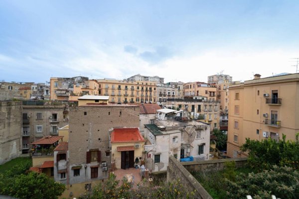 appartamento in vendita a Napoli in zona Avvocata