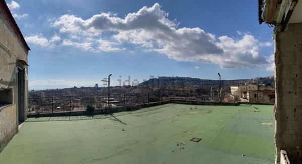 appartamento in vendita a Napoli in zona Stella