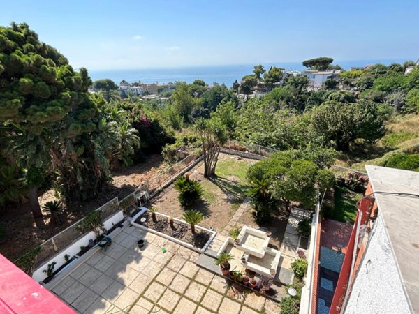 casa indipendente in vendita a Napoli in zona Posillipo