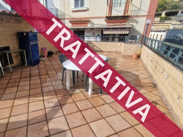 appartamento in vendita a Napoli in zona San Carlo all'Arena