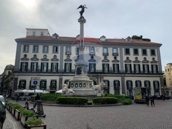 appartamento in vendita a Napoli in zona Chiaia