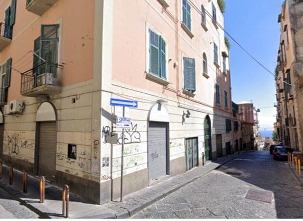 negozio in vendita a Napoli in zona Vomero