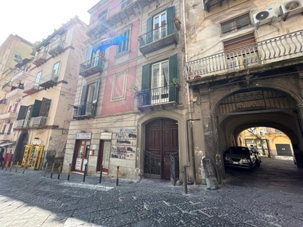 locale di sgombero in vendita a Napoli in zona Stella