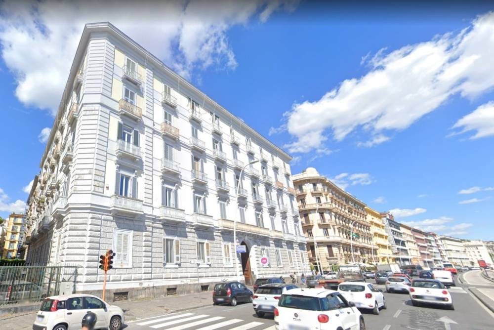 ufficio in vendita a Napoli in zona Chiaia
