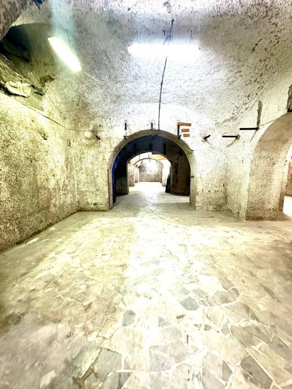 locale commerciale in vendita a Napoli in zona Stella