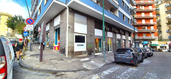 negozio in vendita a Napoli in zona Arenella