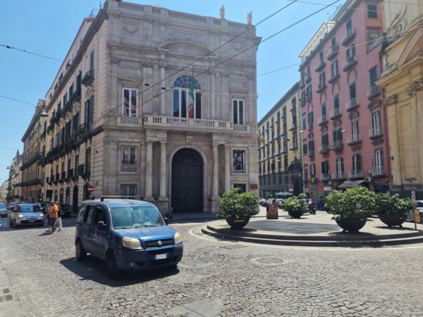 negozio in vendita a Napoli in zona Vomero