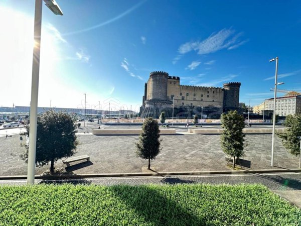 quadrivano in vendita a Napoli in zona Porto