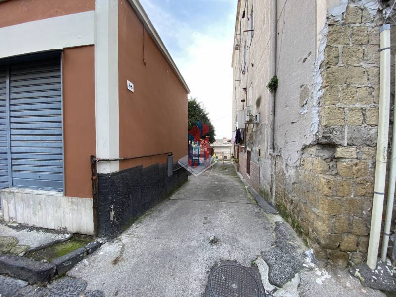 negozio in vendita a Napoli in zona Stella