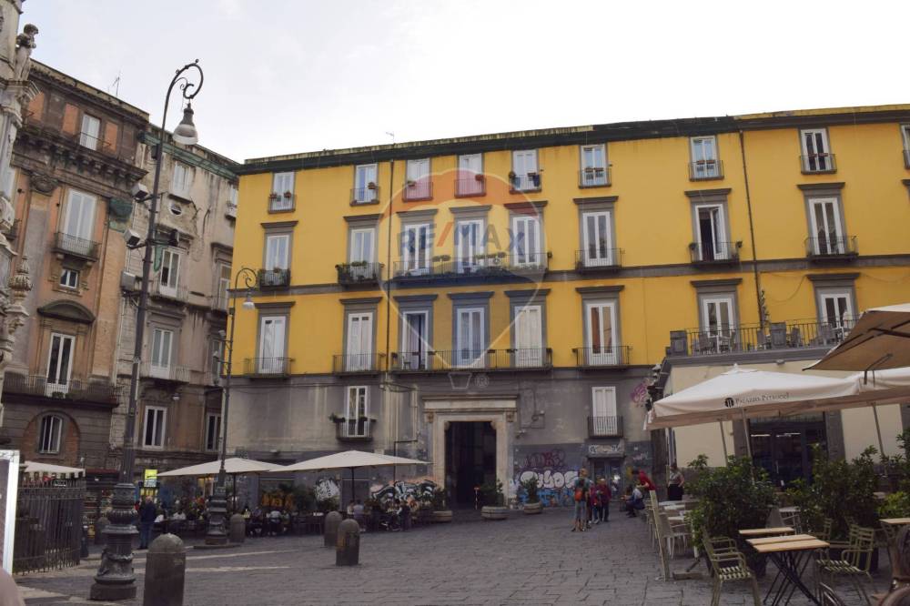 appartamento in vendita a Napoli in zona Stella