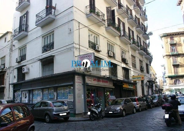 negozio in vendita a Napoli in zona Pendino / San Giuseppe