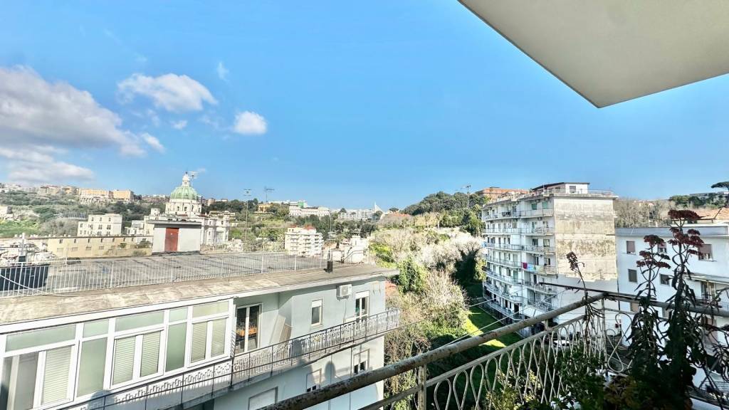 appartamento in vendita a Napoli in zona Stella