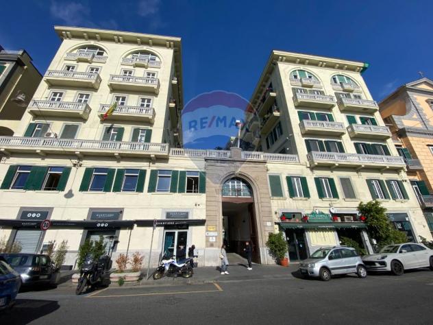 appartamento in vendita a Napoli in zona Chiaia
