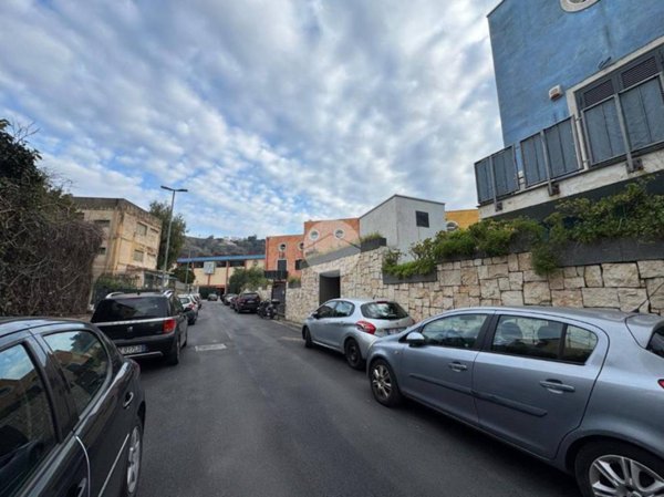 appartamento in vendita a Napoli in zona Fuorigrotta