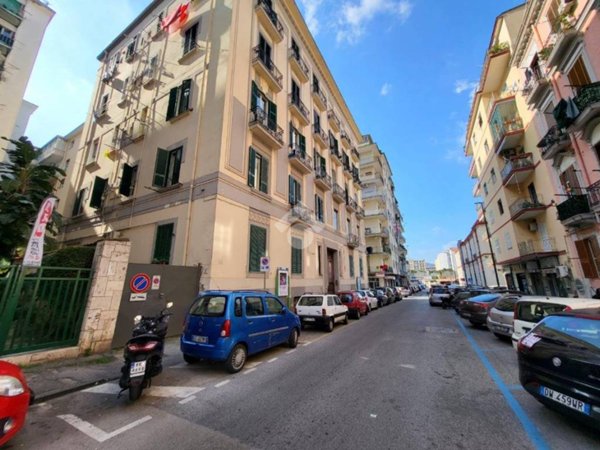 negozio in vendita a Napoli in zona Fuorigrotta