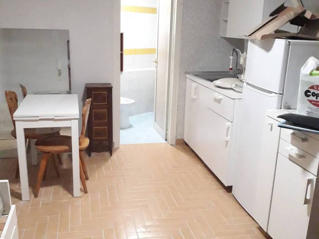 negozio in vendita a Napoli in zona Vomero