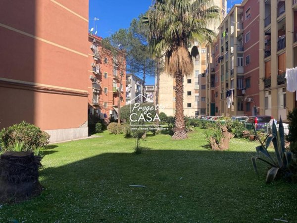 appartamento in vendita a Napoli in zona Barra