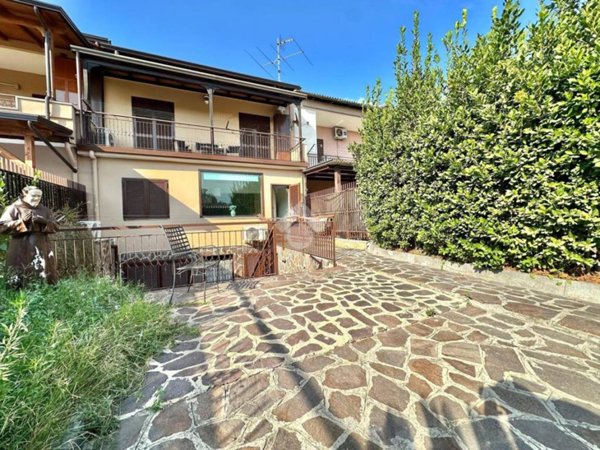 casa indipendente in vendita a Napoli in zona Poggioreale