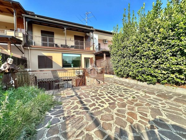 casa indipendente in vendita a Napoli in zona Poggioreale