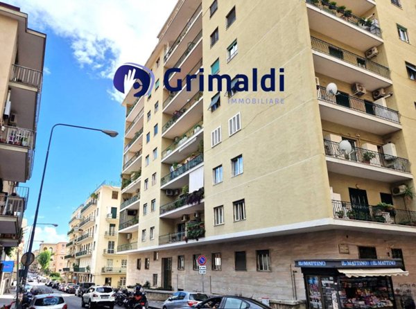 appartamento in vendita a Napoli in zona Chiaia
