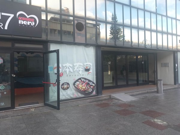 locale commerciale in vendita a Napoli in zona Vomero