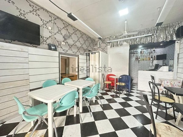 locale commerciale in vendita a Napoli in zona San Lorenzo