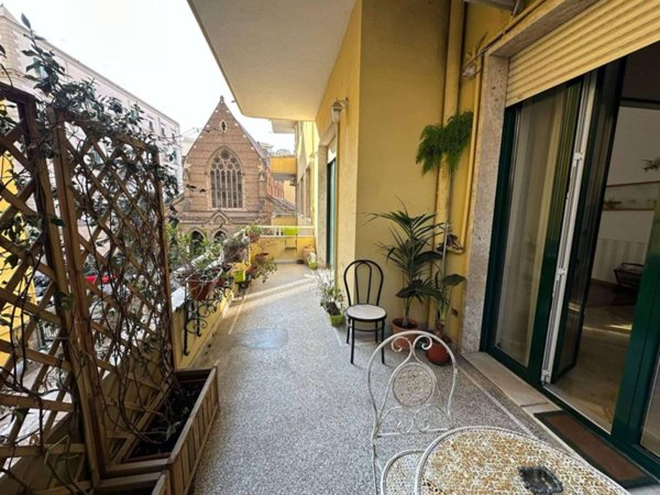 appartamento in vendita a Napoli in zona Chiaia