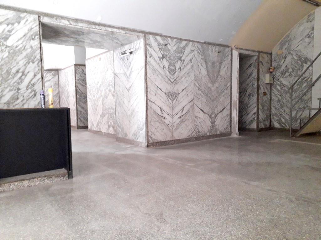 negozio in vendita a Napoli in zona Pendino / San Giuseppe